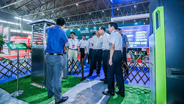 安徽省政協副主席夏濤蒞臨托普云農展臺 安徽省政協副主席夏濤蒞臨托普云農展臺